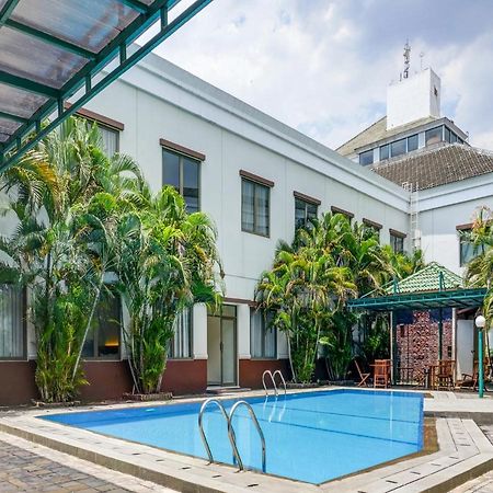 Townhouse Oak Hotel Grand Чікаранґ Екстер'єр фото