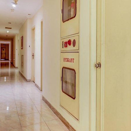 Townhouse Oak Hotel Grand Чікаранґ Екстер'єр фото