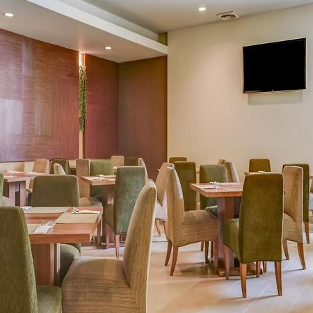 Townhouse Oak Hotel Grand Чікаранґ Екстер'єр фото