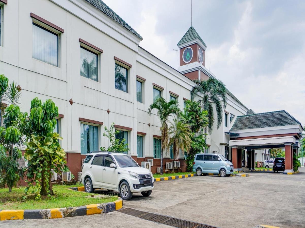 Townhouse Oak Hotel Grand Чікаранґ Екстер'єр фото