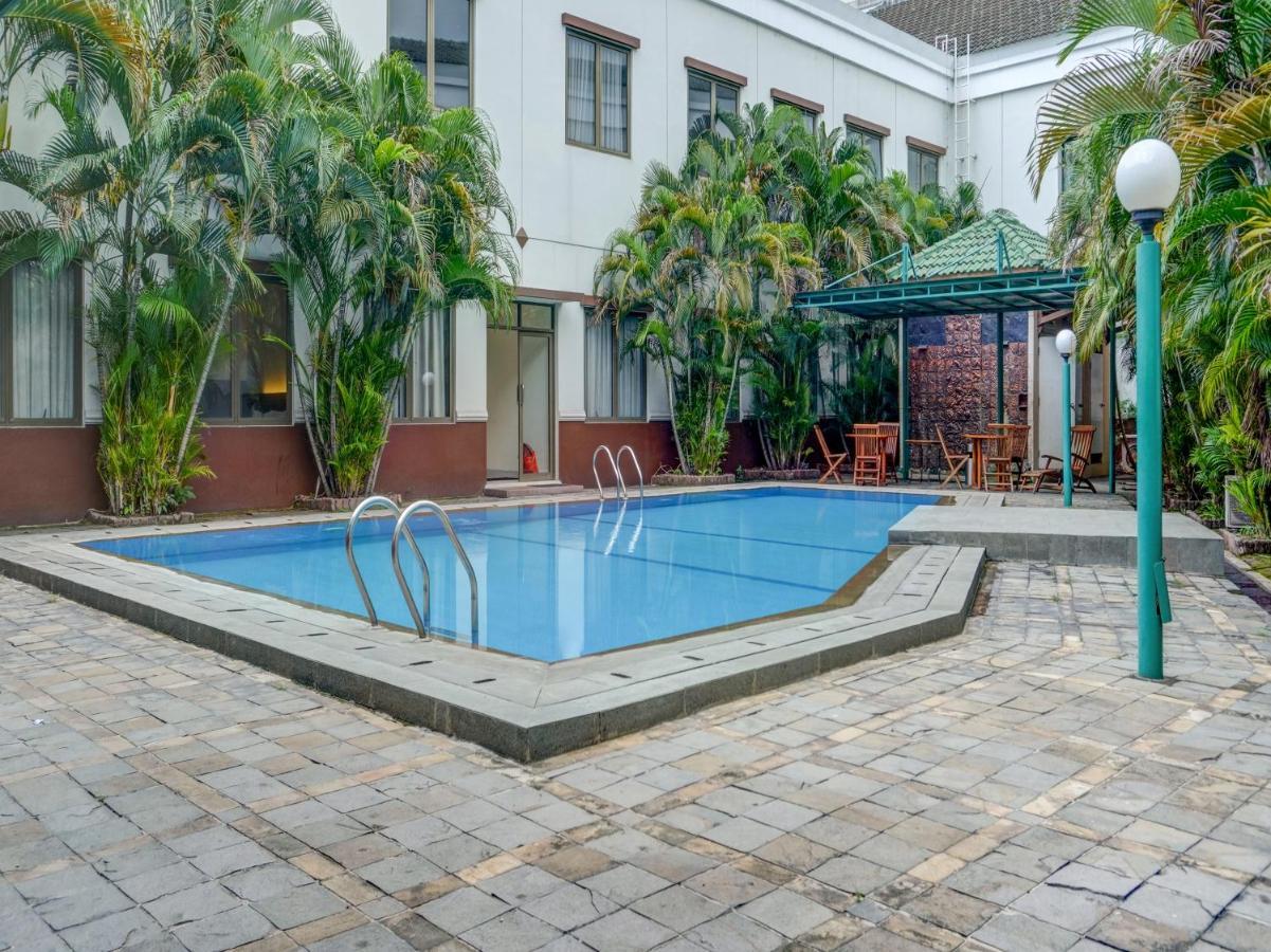 Townhouse Oak Hotel Grand Чікаранґ Екстер'єр фото