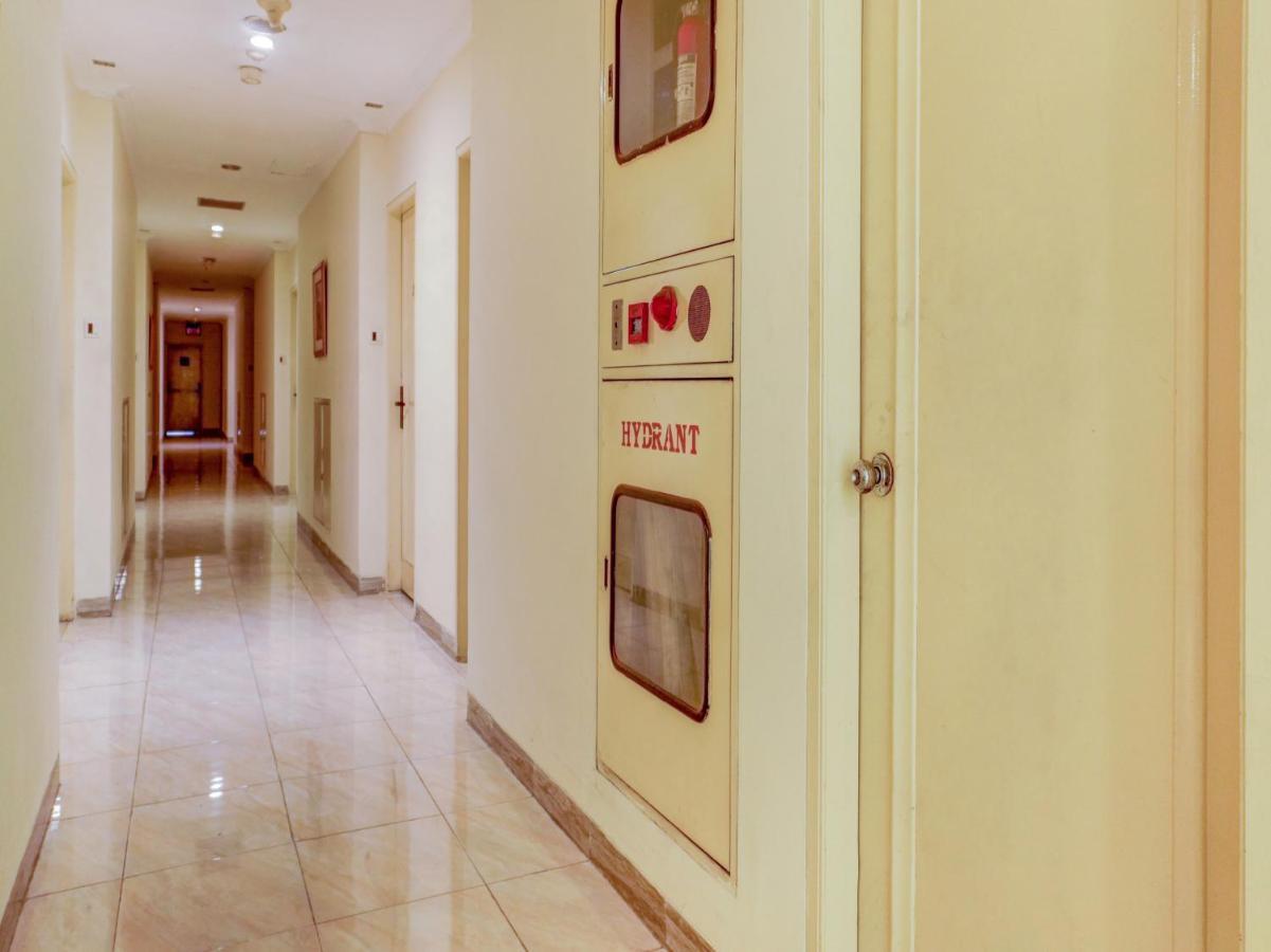 Townhouse Oak Hotel Grand Чікаранґ Екстер'єр фото
