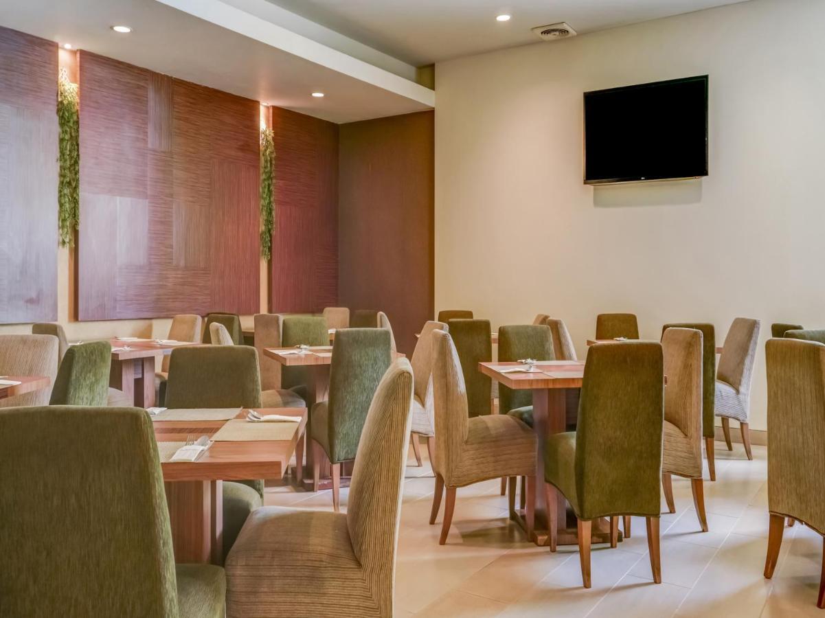 Townhouse Oak Hotel Grand Чікаранґ Екстер'єр фото
