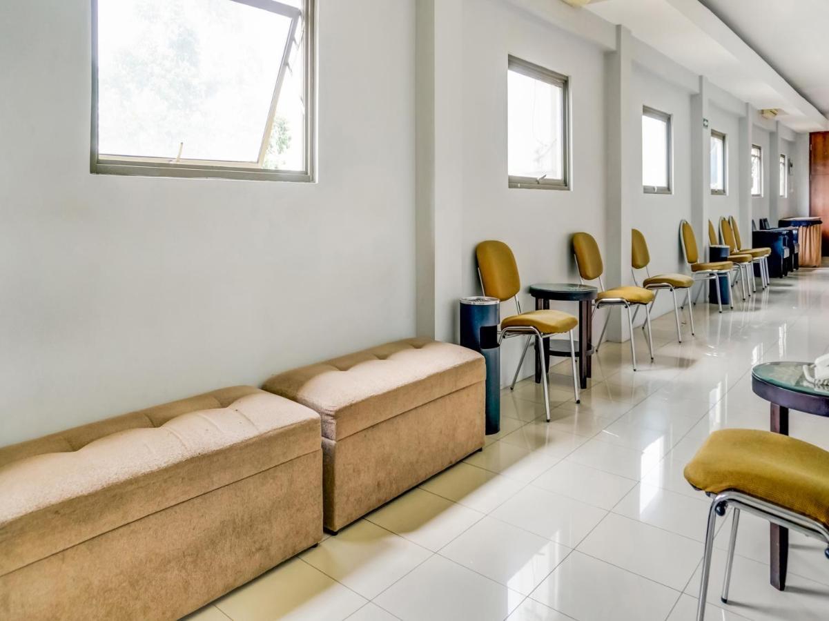 Townhouse Oak Hotel Grand Чікаранґ Екстер'єр фото