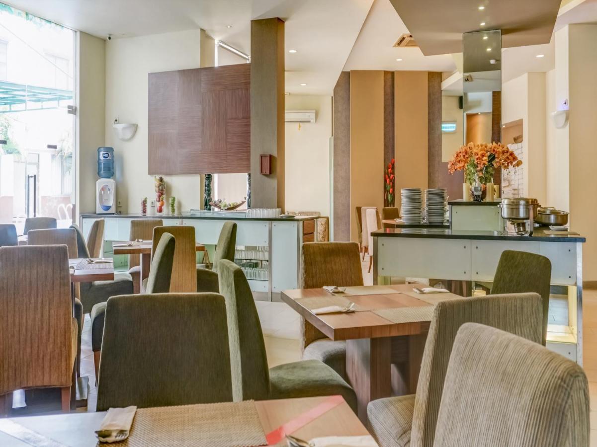 Townhouse Oak Hotel Grand Чікаранґ Екстер'єр фото