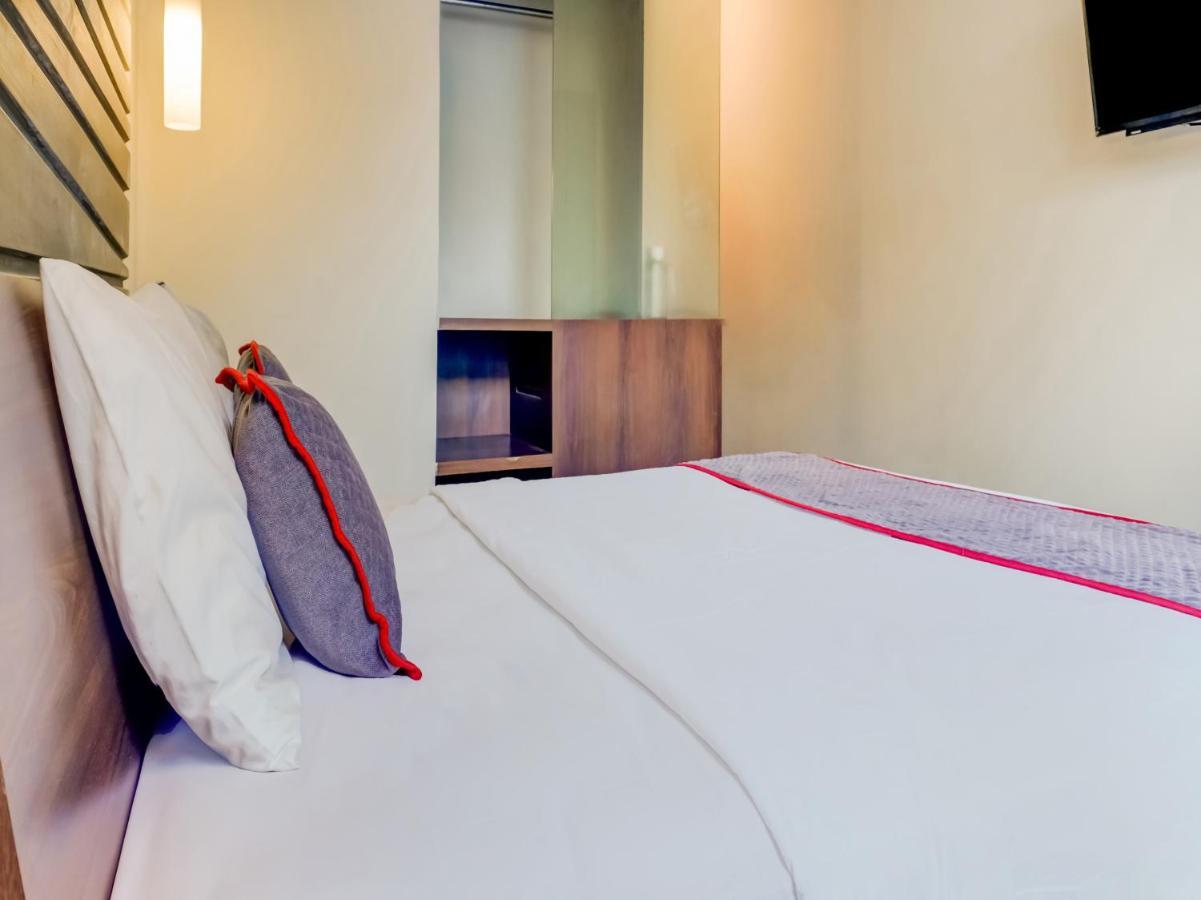 Townhouse Oak Hotel Grand Чікаранґ Екстер'єр фото