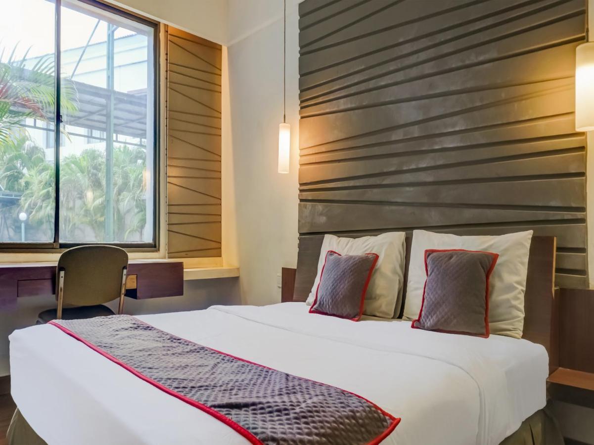 Townhouse Oak Hotel Grand Чікаранґ Екстер'єр фото