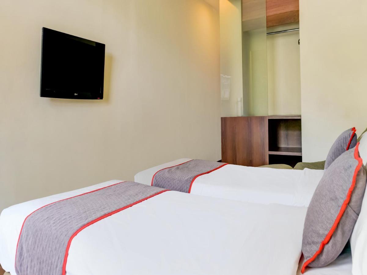 Townhouse Oak Hotel Grand Чікаранґ Екстер'єр фото