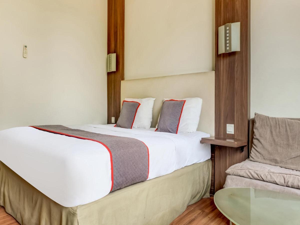 Townhouse Oak Hotel Grand Чікаранґ Екстер'єр фото