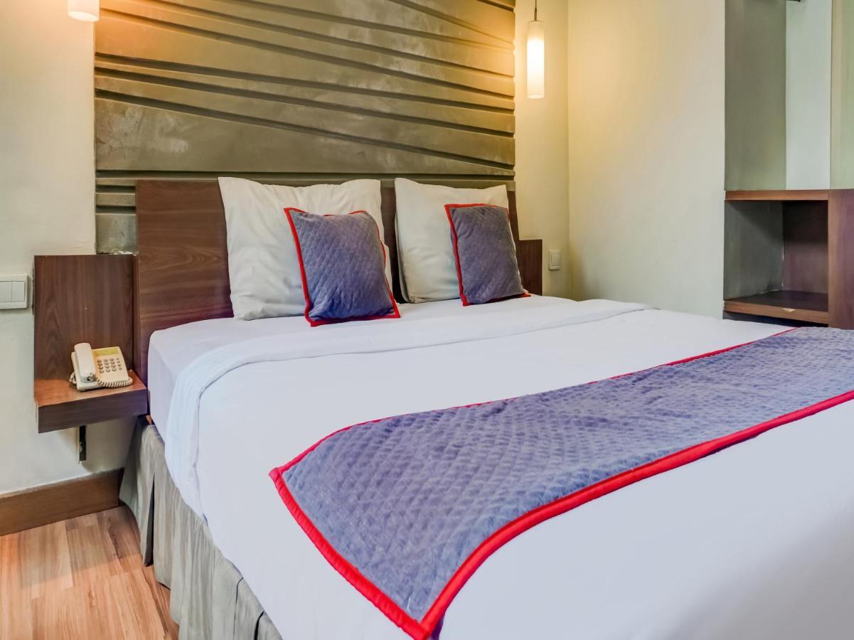 Townhouse Oak Hotel Grand Чікаранґ Екстер'єр фото