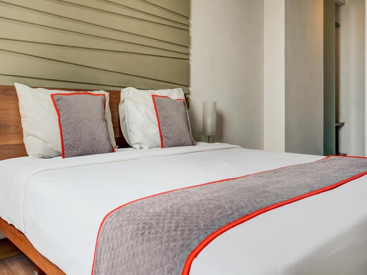 Townhouse Oak Hotel Grand Чікаранґ Екстер'єр фото