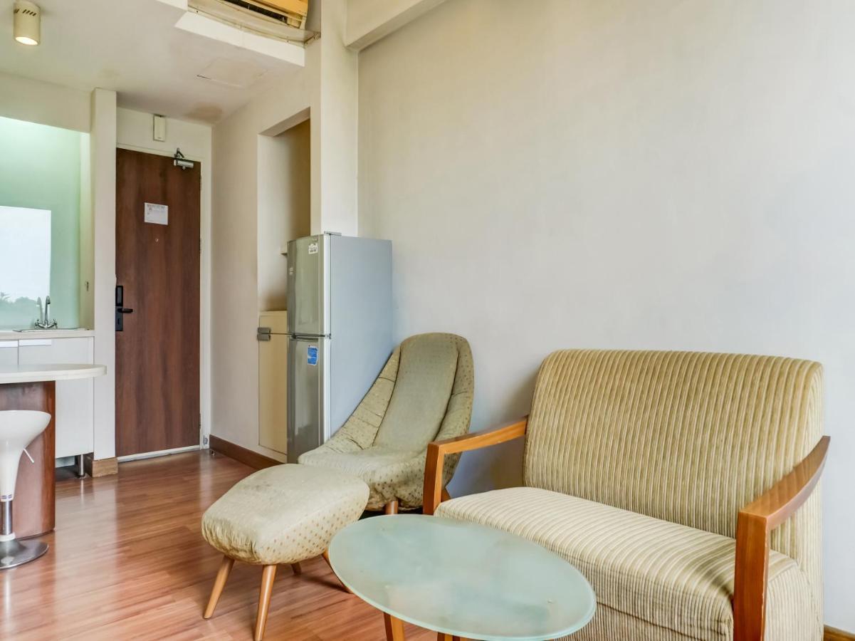 Townhouse Oak Hotel Grand Чікаранґ Екстер'єр фото