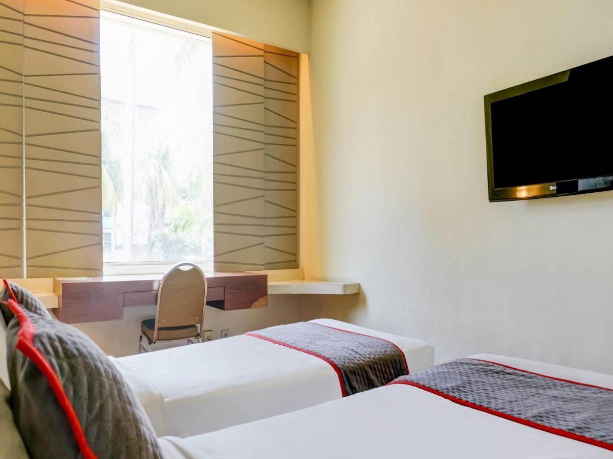 Townhouse Oak Hotel Grand Чікаранґ Екстер'єр фото