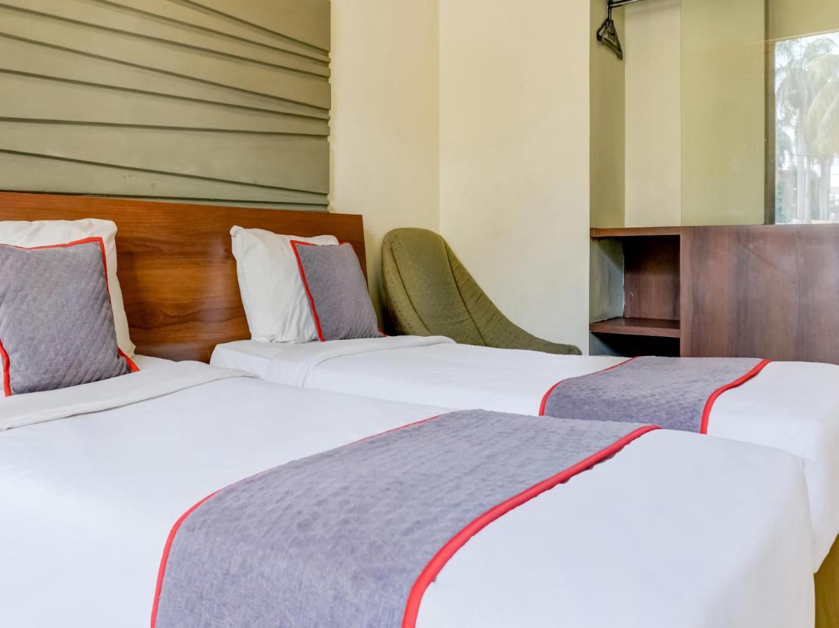 Townhouse Oak Hotel Grand Чікаранґ Екстер'єр фото