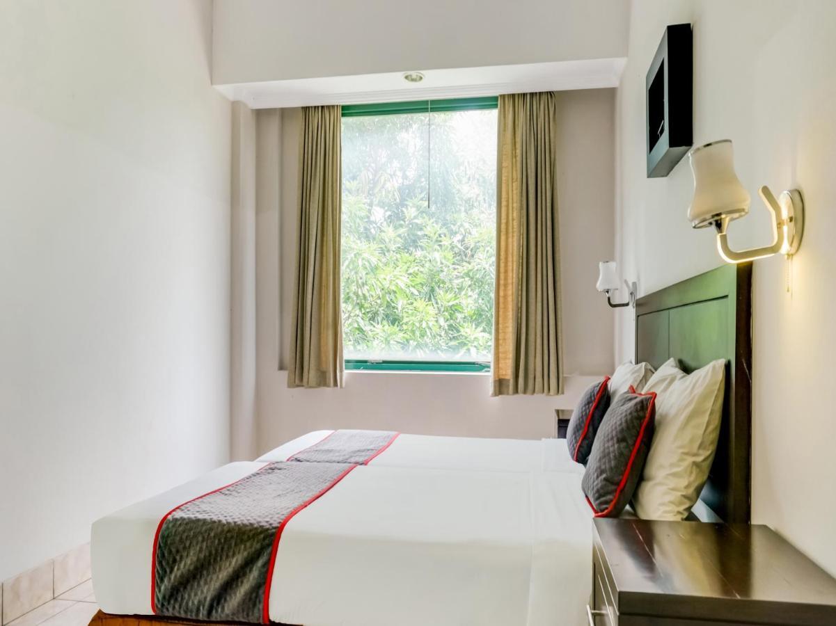 Townhouse Oak Hotel Grand Чікаранґ Екстер'єр фото
