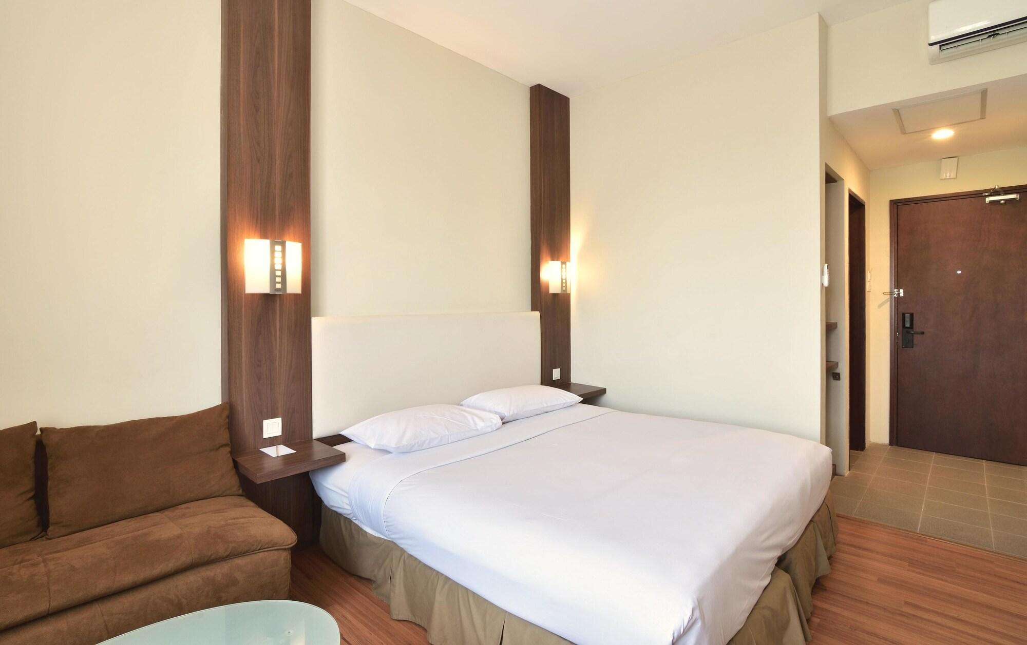 Townhouse Oak Hotel Grand Чікаранґ Екстер'єр фото