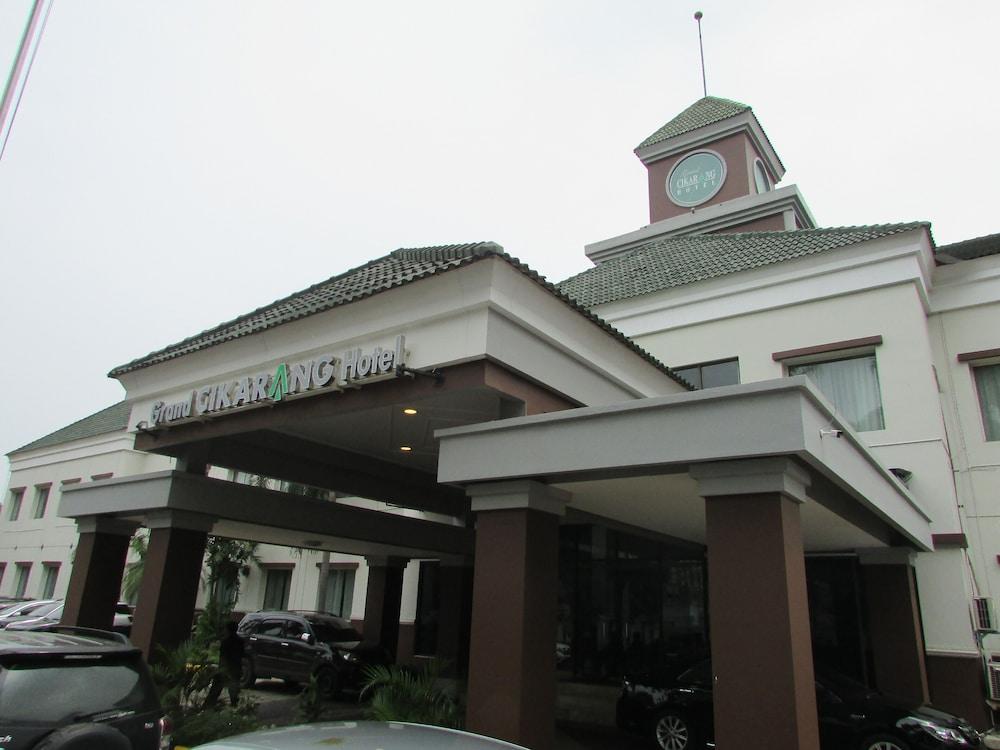 Townhouse Oak Hotel Grand Чікаранґ Екстер'єр фото