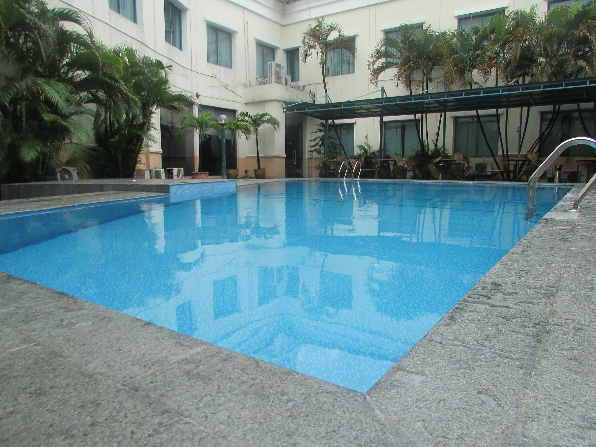 Townhouse Oak Hotel Grand Чікаранґ Екстер'єр фото