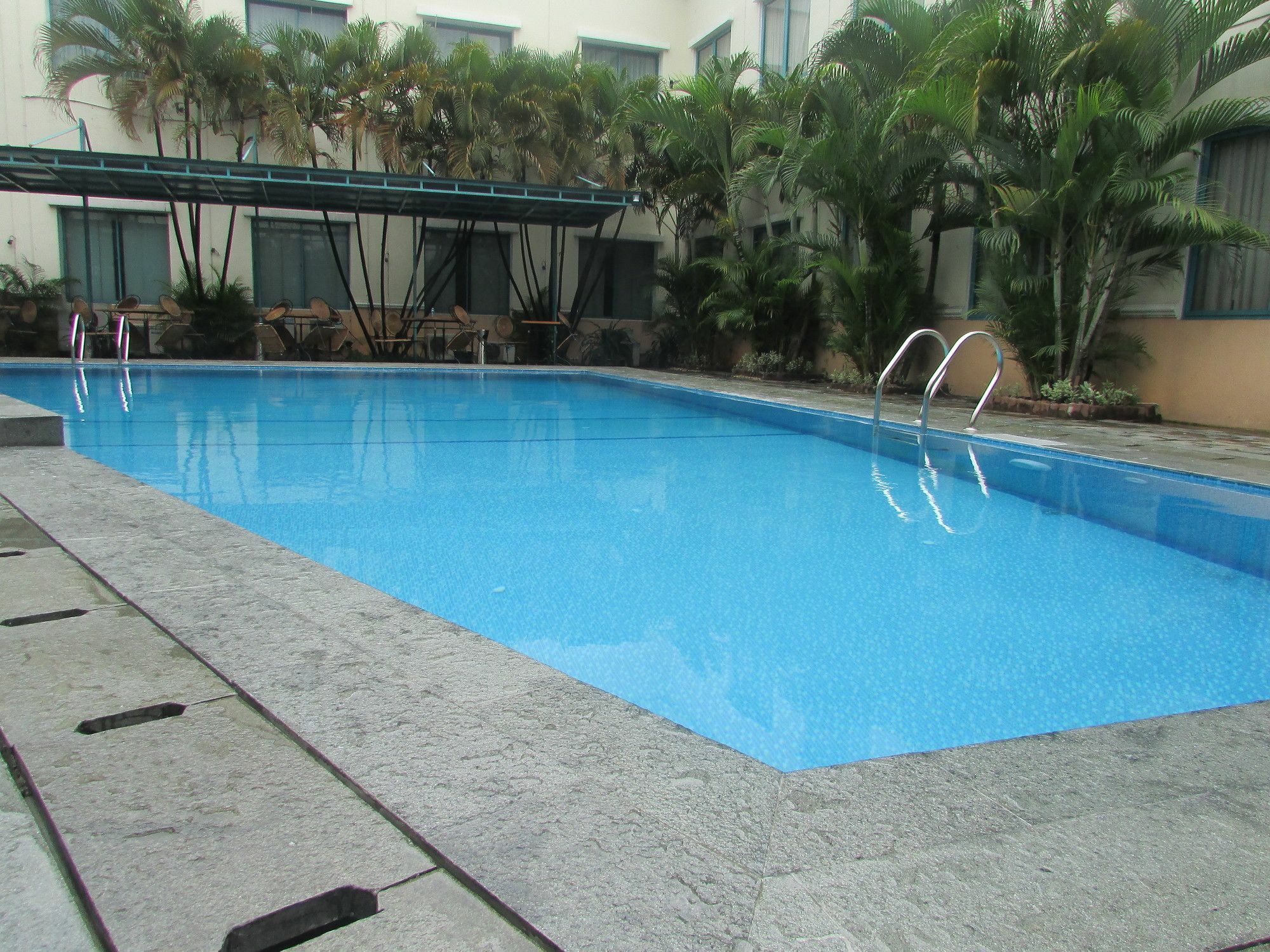 Townhouse Oak Hotel Grand Чікаранґ Екстер'єр фото