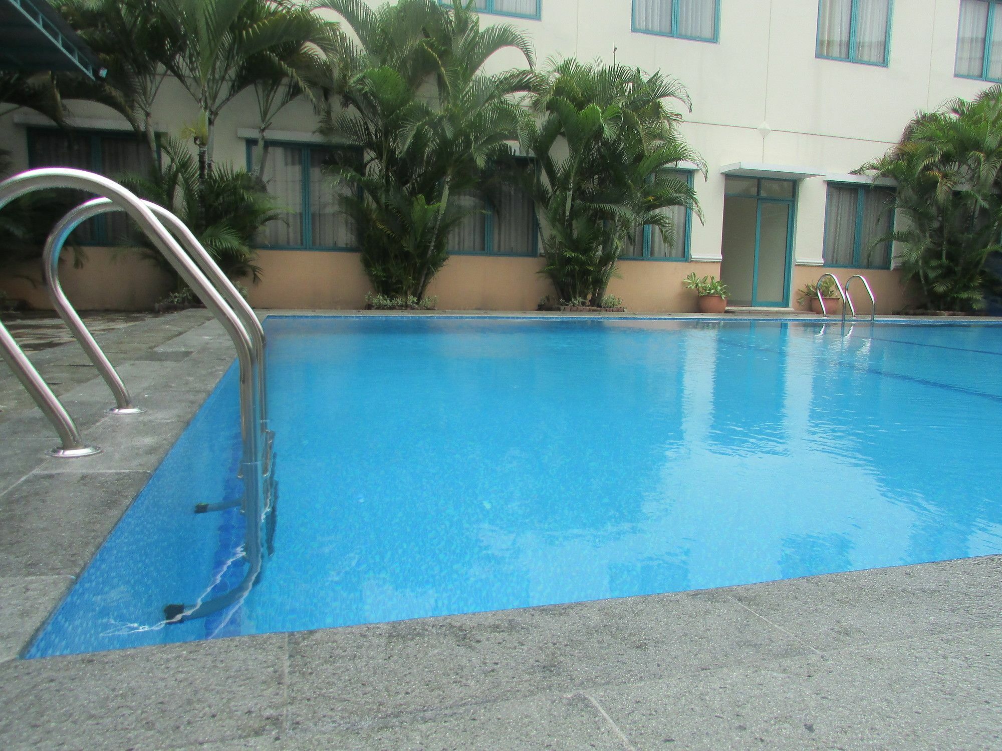 Townhouse Oak Hotel Grand Чікаранґ Екстер'єр фото