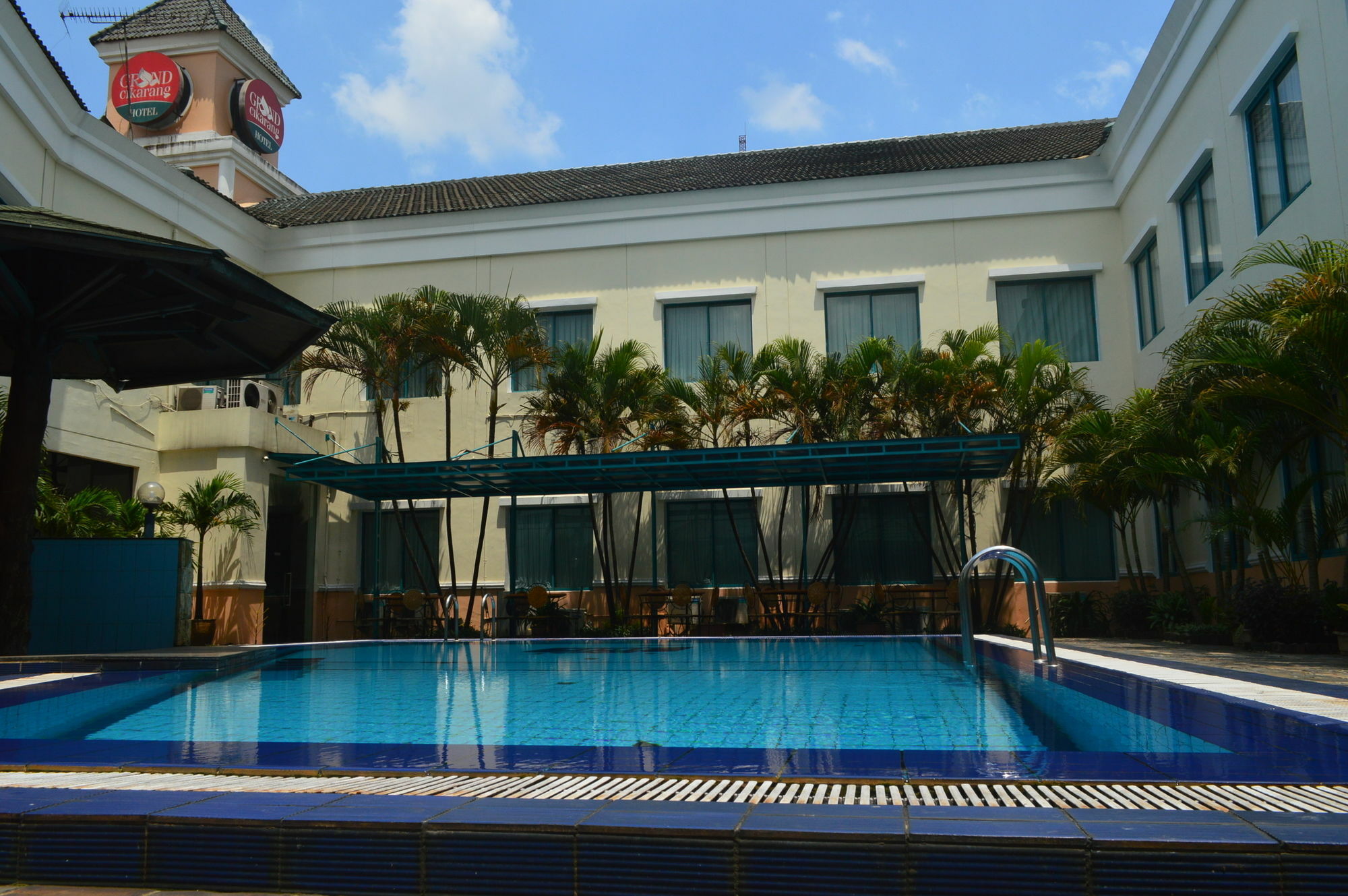 Townhouse Oak Hotel Grand Чікаранґ Екстер'єр фото